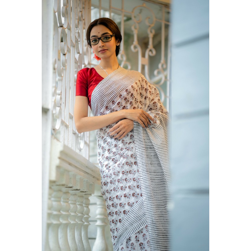 Abar Bochor Kuri Pore - Floral Butti Handwoven Saree
