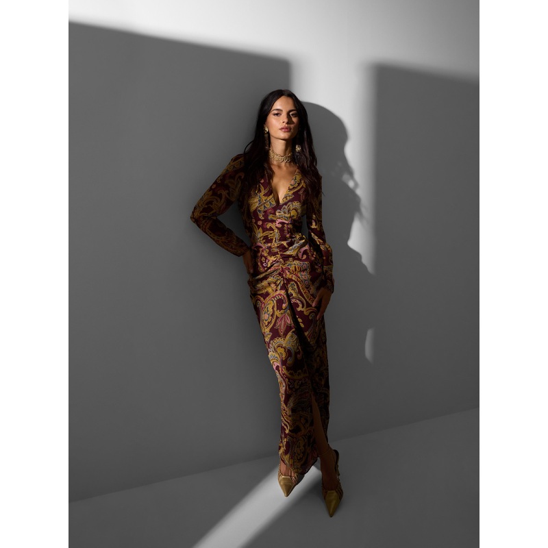 Long dress with slit in a burgundy cashmere print