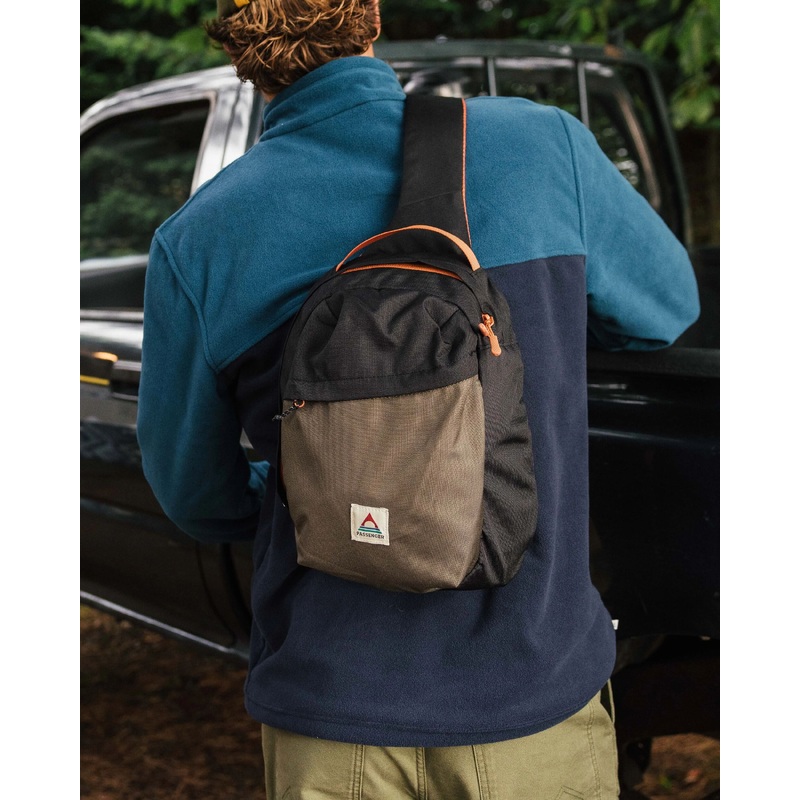 Boondocker Recycled Sling 8L - True Black/ Khaki