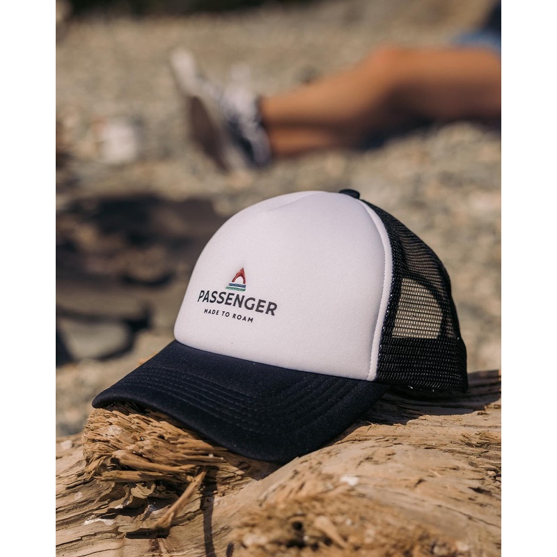 Beechey Snapback Trucker Cap - Black/ White